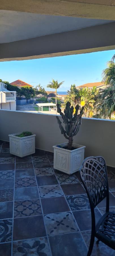 Aride 4 Awesome View Of Uvongo Main Swimming Beach From Communal Braai Area Apartment Margate Exterior photo