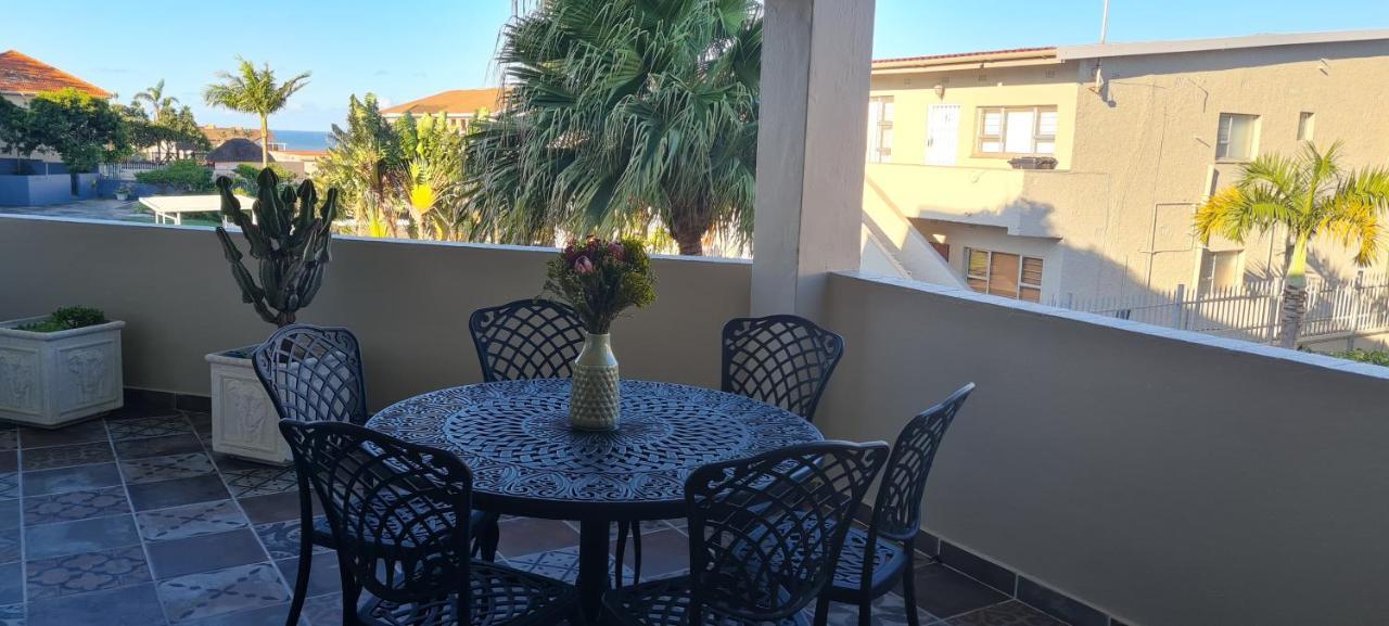Aride 4 Awesome View Of Uvongo Main Swimming Beach From Communal Braai Area Apartment Margate Exterior photo