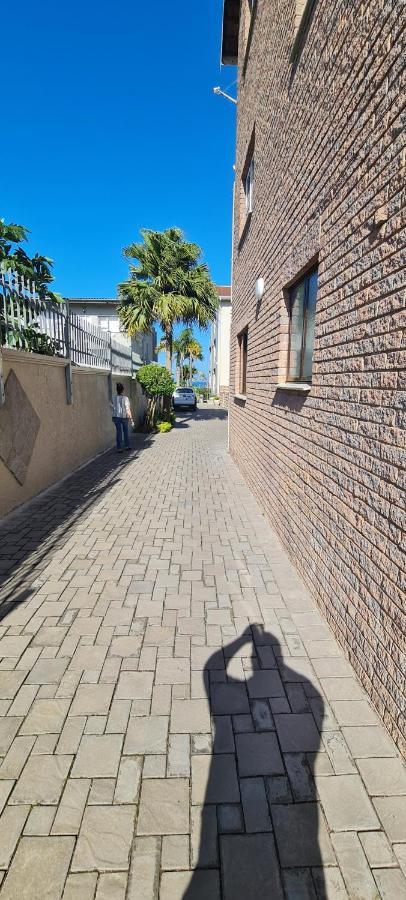 Aride 4 Awesome View Of Uvongo Main Swimming Beach From Communal Braai Area Apartment Margate Exterior photo