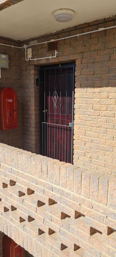 Aride 4 Awesome View Of Uvongo Main Swimming Beach From Communal Braai Area Apartment Margate Exterior photo